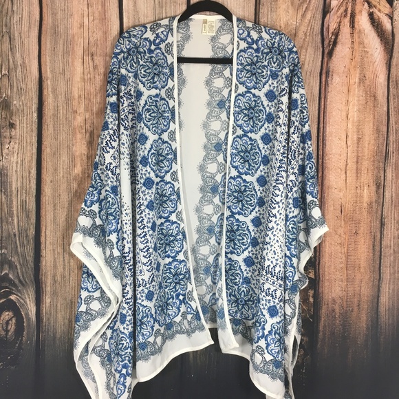 Japna Sweaters - Japna Blue and White Cardigan kimono sleeves